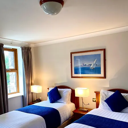 An Cruiscin Lan Otel