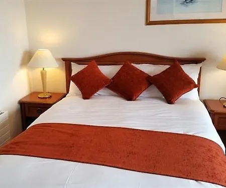 An Cruiscin Lan Hotel