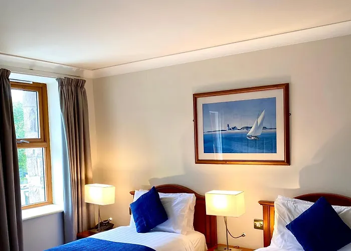 An Cruiscin Lan Hotel