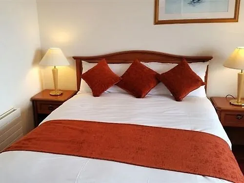 An Cruiscin Lan Hotel